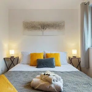 cosy-canary-wharf-house.brighton-hotels-england.com/